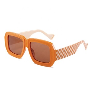 Occhiali da sole da donna all'ingrosso in europa e in America con <span class=keywords><strong>gambe</strong></span> larghe e montatura larga - Product Image 1