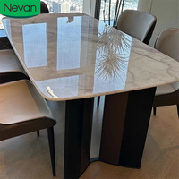 Table à manger rectangulaire moderne de luxe italienne en acier inoxydable avec plateau en pierre frittée, 6 places