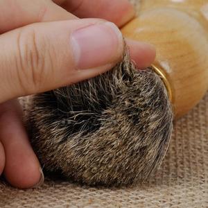Nouveau style cheveux synthétiques manche en bois blaireau humide pour hommes emballage de logo personnalisé durable de haute qualité usage personnel - Product Image 5