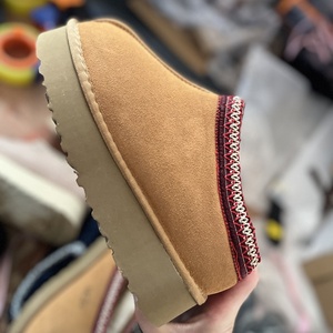 Bottes d'hiver unisexes de haute qualité <span class=keywords><strong>en</strong></span> gros, antidérapantes, thermiques, design de luxe, pantoufles chaudes de marque - Product Image 2