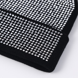 Phụ Nữ Rắn <span class=keywords><strong>Beanie</strong></span> Với Đá Allover Phụ Nữ Cô Gái Mềm Mại Mùa Đông Ấm Áp Mũ Nữ Màu Đen Mũ Với Rõ Ràng Tinh Thể Màu Đen - Product Image 4