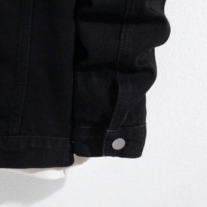 แจ็คเก็ตยีนส์ผู้ชายสไตล์วินเทจแบบลำลอง ซักล้างแล้ว พร้อมโลโก้แบบกำหนดเอง ดีไซน์กระเป๋าติดกระดุม คุณภาพสูง สำหรับฤดูหนาว - Product Image 3