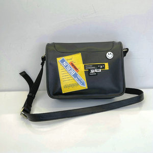 Elegante borsa a tracolla Ecoleather in pelle sintetica personalizzata con tracolla laterale laterale nera e morbida da uomo donna - Product Image 2