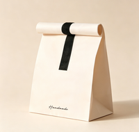 Sac cadeau en papier biodégradable recyclable à fond roulé, fermeture magnétique, ruban noir, logo personnalisé, impression quadricolore disponible