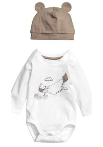 Pijamas Tradicionales Blancos con Dibujo de Oso Adorable para Niños y Bebés con Gorros - Product Image 2