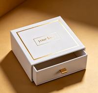 Boîte cadeau personnalisée de luxe rose pour cosmétiques, soins de la peau et parfums, avec tiroir coulissant en papier et sac en velours