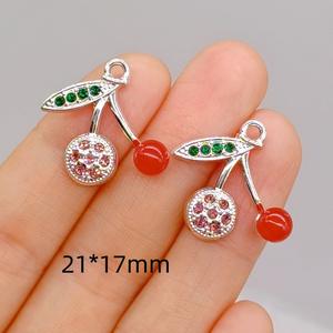 จี้ผลไม้ DIY อุปกรณ์ตกแต่งแบบแขวนเดี่ยว รูปทรงสามมิติ เชอร์รี่ สตรอว์เบอร์รี่ สีแดง หยดน้ำมัน โลหะผสม จี้ห้อยกระเป๋า - Product Image 5