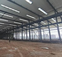 Fabricant de bâtiments en structure acier moderne sur mesure pour entrepôts et ateliers, ignifuges et anticorrosion, montage facile