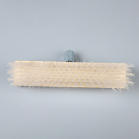 Brosse de nettoyage pour sols à long manche en nylon, brosse robuste à manche en bois pour terrasse, patio, garage