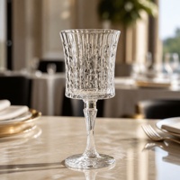 235ml heldere geperste glazen wijnglas 180mm diamantgeslepen steelglas met geribbelde steel, rechtstreeks van de fabriek voor bruiloften en feesten
