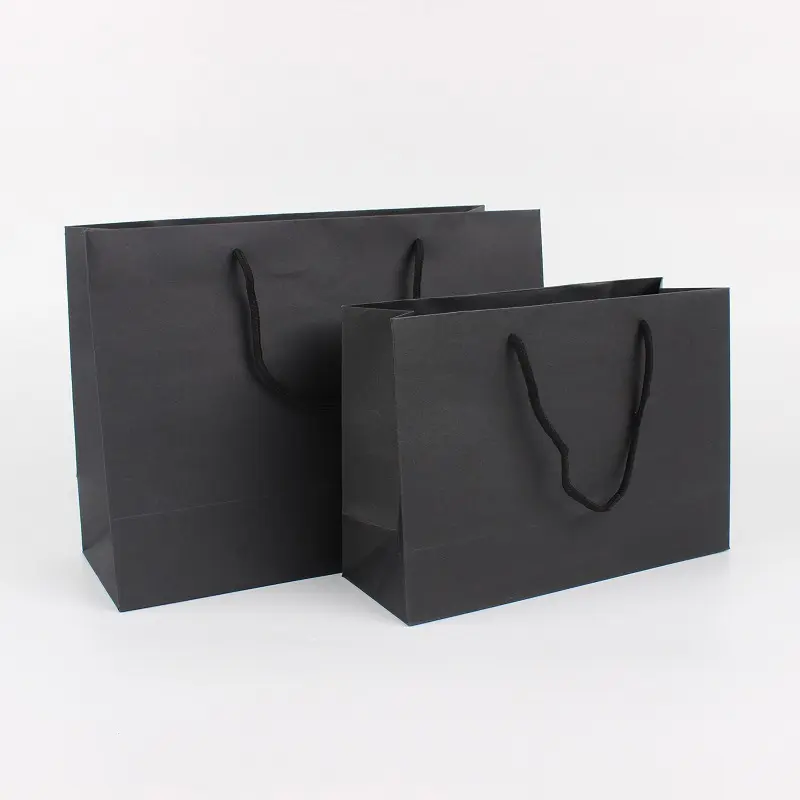 Vente en gros de sacs en papier de luxe avec impression personnalisée et poignée kraft, emballage recyclable pour la vente au détail, carton de vêtements, chaussures, fourrure, cadeaux, logo de marque