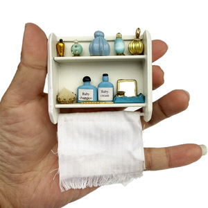 Mueble de Baño de Madera a Escala 1:12 para Casa de Muñecas con Toallero y Portarrollos de <span class=keywords><strong>Papel</strong></span> Higiénico - Product Image 2