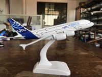 Usine directement vendre 1:400 échelle 20cm métal moulé sous pression avion modèle réduit avion Airbus a380 Emirates modèle d'avion