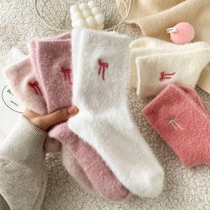 Hồng Chồn Nhung Bow Vớ Mùa Đông Dày Thêu Logo Ấm Thoải Mái Fluffy Ngủ Phụ Nữ Vớ Sàn - Product Image 2