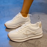 Sepatu wanita ukuran besar 41-43, sneakers putih berbahan mesh breathable untuk wanita, Musim Semi/Panas 2025, kasual serbaguna dengan sol tebal