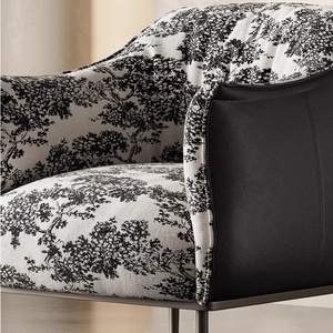 เก้าอี้พักผ่อนลายผ้าทอยล์สีดำขาว พนักพิงหนังเทียม รูปทรงโค้ง ขาโลหะ ดีไซน์ทันสมัย หรูหรา สำหรับห้องนั่งเล่น - Product Image 5