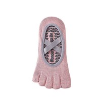 Chaussettes de yoga à cinq doigts OEM, antidérapantes, fines, en coton, pour l'été, pour le sport et le fitness en intérieur, chaussettes de Pilates pour femmes