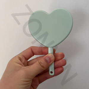 กระจกแต่งหน้าพกพาแบบมินิรูปหัวใจ ขายส่ง กระจกพลาสติกแบบมีโลโก้สั่งทำได้ ความคมชัดสูง น่ารัก พกพาสะดวก สำหรับผู้หญิง - Product Image 4