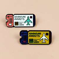 Badge en métal en forme de billet d'avion mignon, accessoires de bijouterie en alliage, décoration sur le thème de l'anime, épingle à revers en émail doux