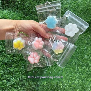 Confezione Multipla di Giocattoli Antistress: Pollo Spremibile, Zampa di Gatto Squishy, Portachiavi Fai da Te, Giocattolo Fidget, Ciondolo per Zaino, Blind Bag, Confezione Bulk - Product Image 3