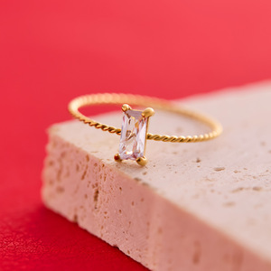 Anello di Alta Qualità con Taglio Smeraldo Naturale e Bordi Affilati per Incontri di Amiche e Tè del Pomeriggio, Fornitura Diretta dal Produttore - Product Image 2