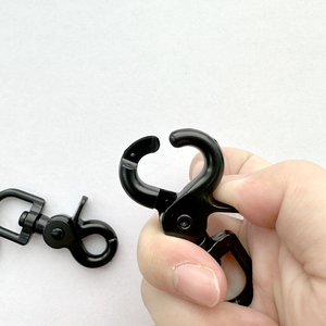 锌合金材料黑色处理扳机弹簧卡钩，带旋转D环 - Product Image 3