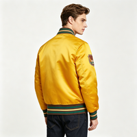Blouson Bomber Homme Personnalisé avec Logo, Style Rétro, en Satin, avec Patch Poitrine en Cuir, Poignets Rayés et Broderie Lettrée
