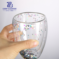 Verre à double paroi en borosilicate résistant à la chaleur de 350 ml, design romantique en forme de cœur rouge avec paillettes, grossiste direct de Chine