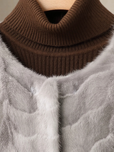 Cappotto Corto di Lusso in Vera Pelliccia di <span class=keywords><strong>Visone</strong></span> per <span class=keywords><strong>Donna</strong></span>, Traspirante ed Ecologico, Design Italiano Grigio, Vendita Diretta dalla Fabbrica - Product Image 6