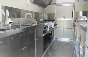 Remorque de camion-restaurant multifonctionnelle en acier inoxydable pour barbecue, avec configuration pour pizzas et hot-dogs, idéale pour la vente de rue en extérieur et le camping - Product Image 4