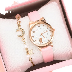 Reloj de Cuarzo para Mujer con Diseño de Gato, Caja con Lazo, Correa de Cuero Rosa, Set de Pulsera con Estrella y Luna - Product Image 6