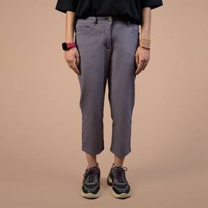 Ladies High Rise Capri Pants Durable Fabric Comfortable Waistband Custom Logo Women's Capri Pants Modern Fashion Style Capri - Product Image 2