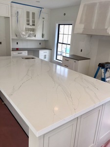 Quartz Calacatta Royal Premium – Surface en quartz poli durable pour cuisines et salles de bain - Product Image 1