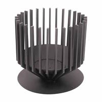 Brasero d'extérieur moderne sculptural en bois, finition charbon mat, avec grille à lattes verticales et base conique intérieure