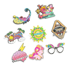 Badges en métal moulé sous pression 2D 3D personnalisés en émail souple ou dur, sur le thème des personnages d'anime, pour collection, fête et cadeau - Product Image 1