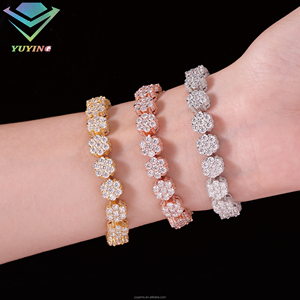 สร้อยข้อมือฮิปฮอปทรงดอกไม้ เพชรโมอิสซาไนต์ VVS ผ่านการทดสอบเพชร ชุบทอง เงินแท้ 925 พร้อมใบรับรอง GRA ของขวัญสำหรับทุกเพศ - Product Image 3