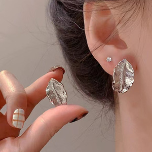 2024 Advanced <b>Light</b> Alloy Hoop Earrings French Metallic <b>Leaf</b> Design Trendy Platinum Plated Channel Setting Gift for Women - Product Image 1