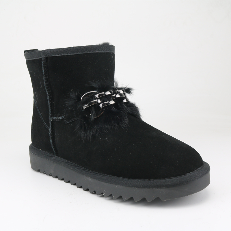 Кожаные женские ботинки с цепочкой