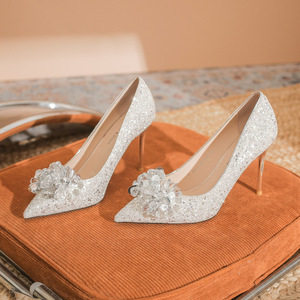 Escarpins tendance à paillettes, bout pointu, talon aiguille, chaussures de mariée avec décoration florale - Product Image 1