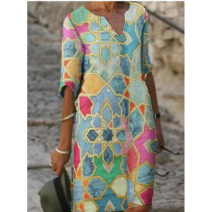 Robe élégante pour femmes grandes tailles, col en V, manches longues, imprimé patchwork, motif 3D stéréoscopique, robe tendance - Product Image 3
