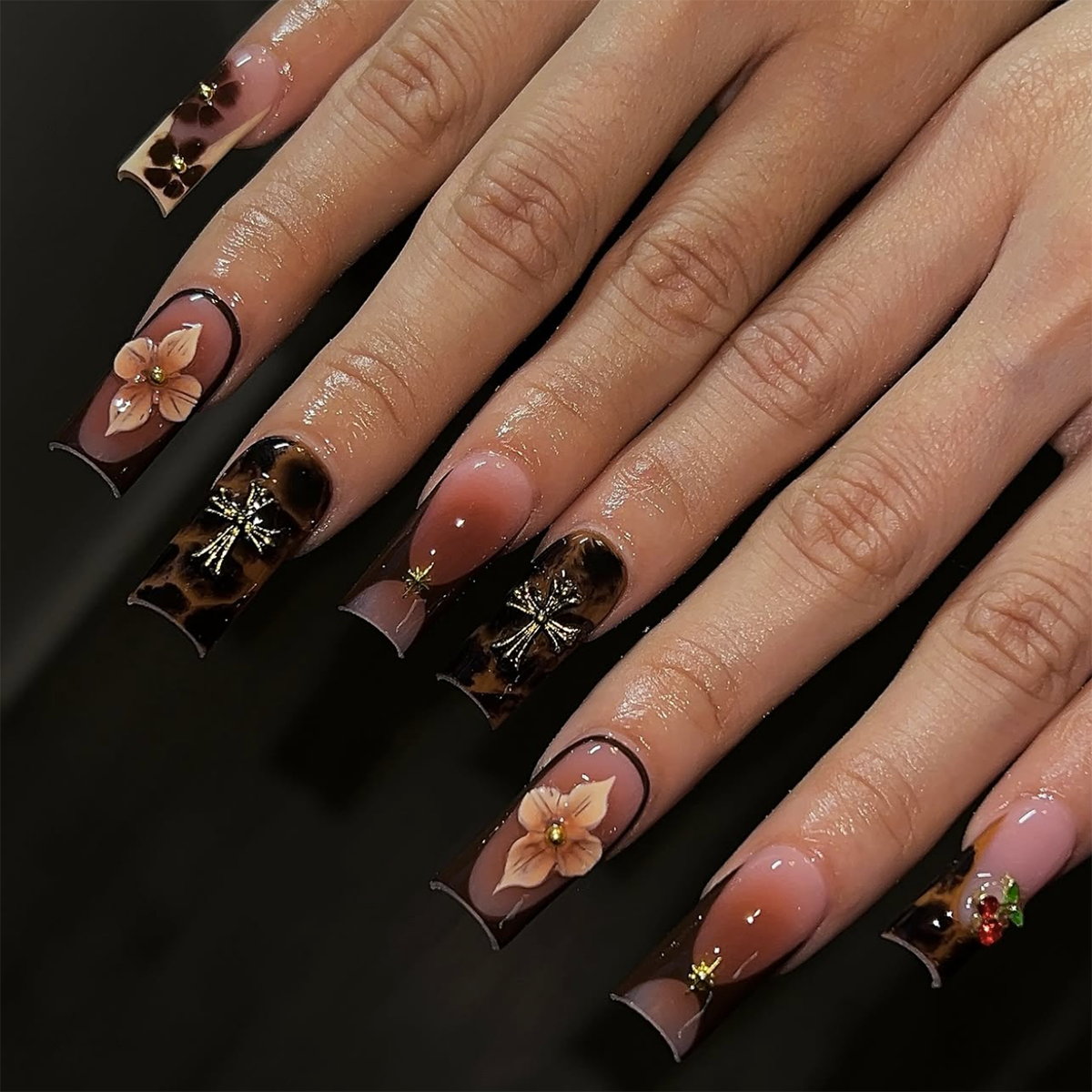 24PCs ABS Material Retro Brown Flower Cherry Rhinestone Pattern Full Cover Fake Nails for Finger Application