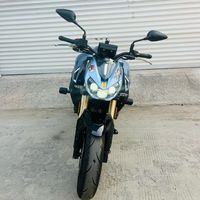 Moto à essence QJMOTOR SRK600 600cc avec quatre cylindres, injection électronique de carburant, refroidissement par eau, vitesse maximale >80 km/h