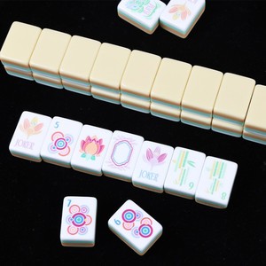 Juego de Mahjong de Entretenimiento Estilo Casual Multicolor Amarillo, Fichas de Cuatro Capas con Bloques de Color Estilo Americano, Fichas Pulidas a Mano, Sin Embalaje - Product Image 2