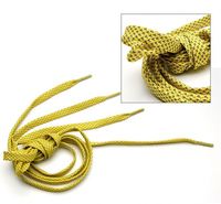 En stock : Lacets plats réfléchissants colorés en polyester de 110 cm et 8 mm, emballage en tube plastique