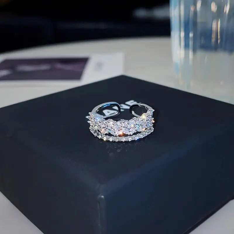 China Groothandel Mode Sieraden Klassiek Paar Ring Glanzende Trouwring Luxe Diamanten Ring Voor Meisjes