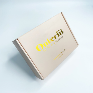 Caja de Regalo Plegable de Lujo Color Durazno, Caja de Envío Corrugada con Impresión en Dorado Caliente Personalizada para Ropa - Product Image 4