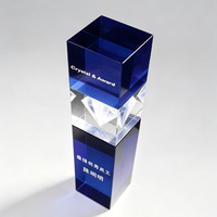 Nouveau trophée en cube de cristal de résine bleue durable gravé au laser 3D personnalisé avec couleur et logo sur mesure