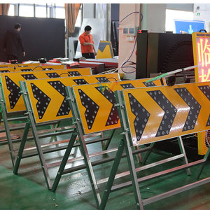 مخصص عاكس LED شيفرون مع قوس لافتة طريق الشمسية لوح أسهم لوحة علامات المرور - Product Image 3