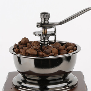Molinillo de Café Manual L-BEANS con Núcleo de Hierro Fundido y Base de Madera, Modelo 8521 para Uso Doméstico - Product Image 1