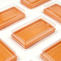 Boîte d'emballage rectangulaire jetable écologique en plastique avec couvercle transparent et base dorée pour pâtisserie et gâteaux